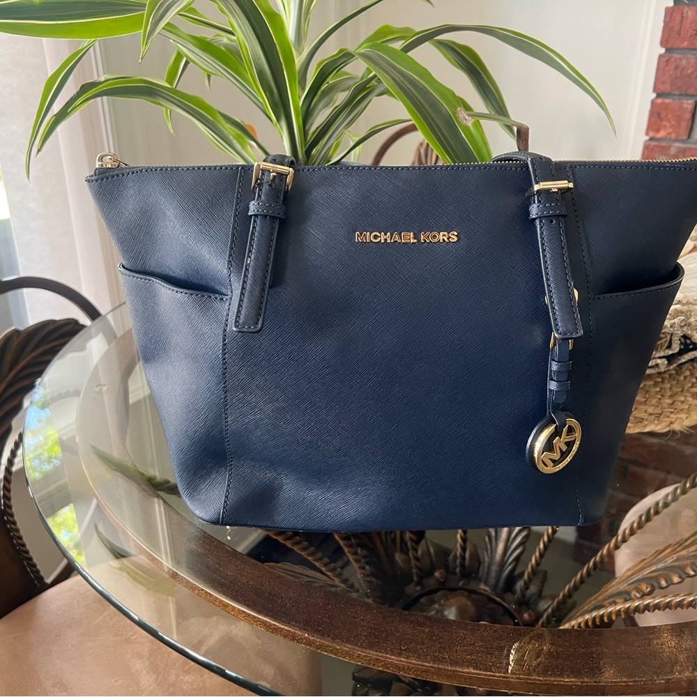 MICHAEL KORS NAVY BLUE EAST WEST PURSE